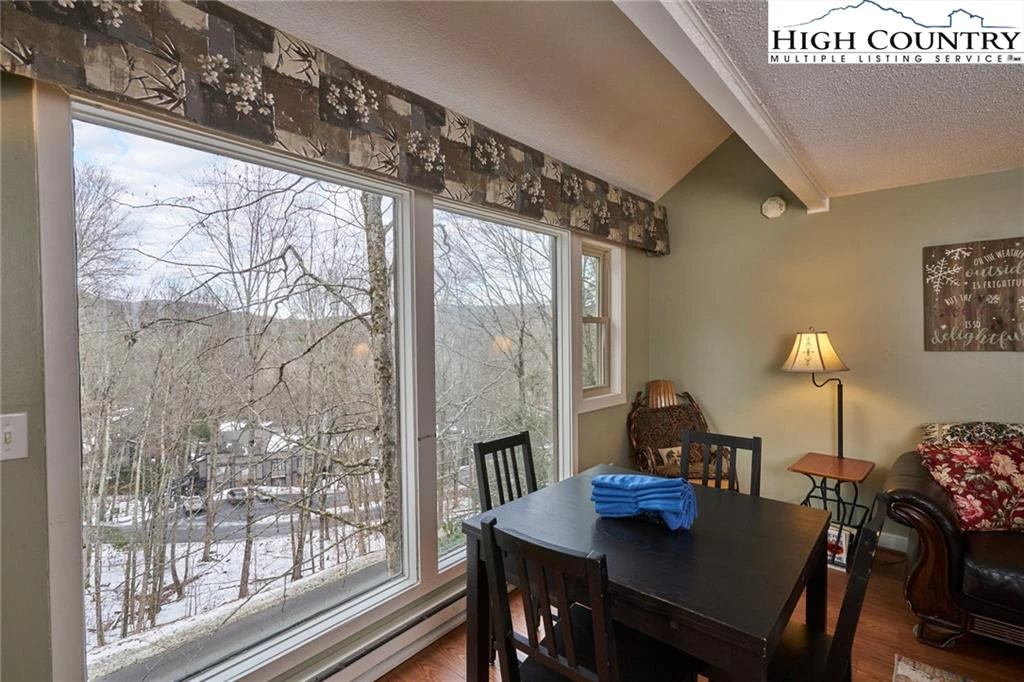 Image number 21 for the current listing