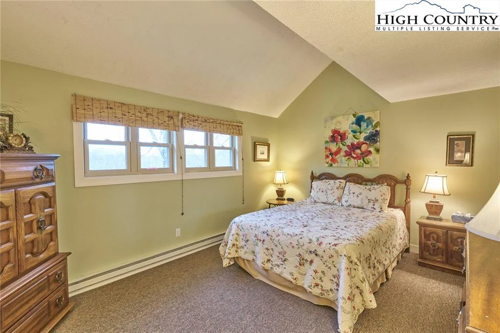 Image number 3 for the current listing