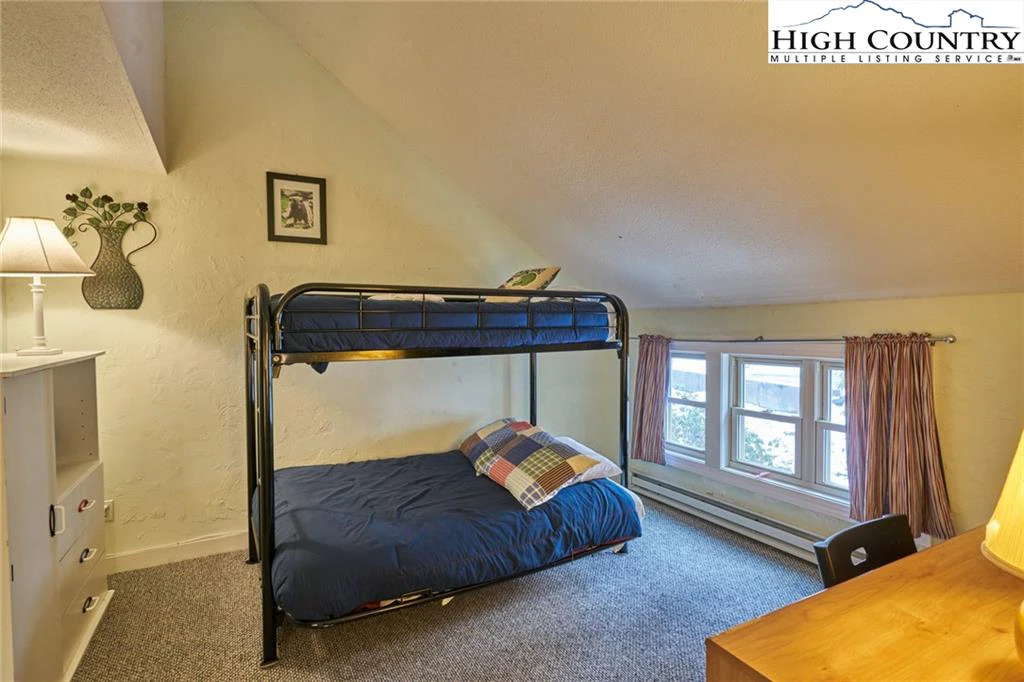 Image number 6 for the current listing