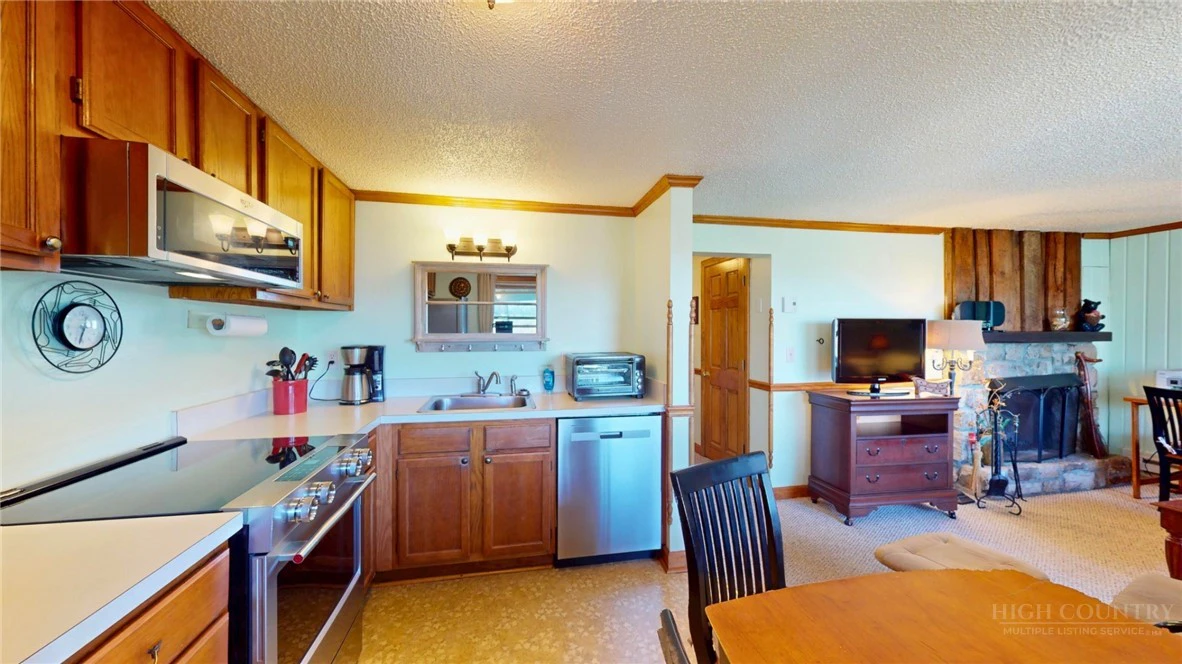 Image number 16 for the current listing