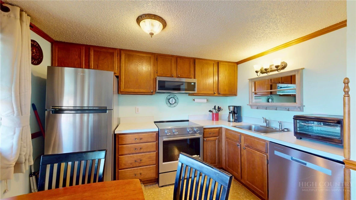 Image number 14 for the current listing