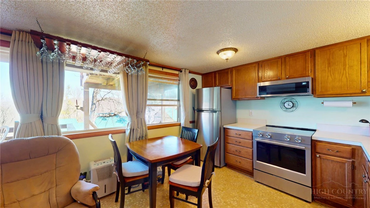 Image number 13 for the current listing