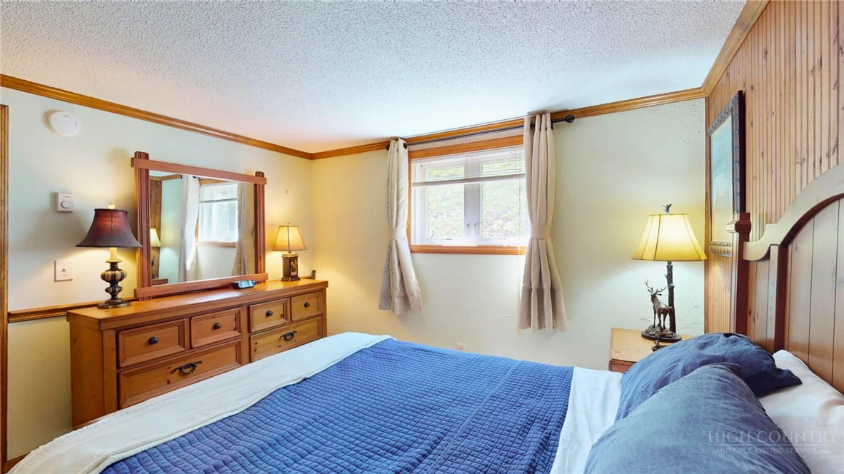 Image number 9 for the current listing