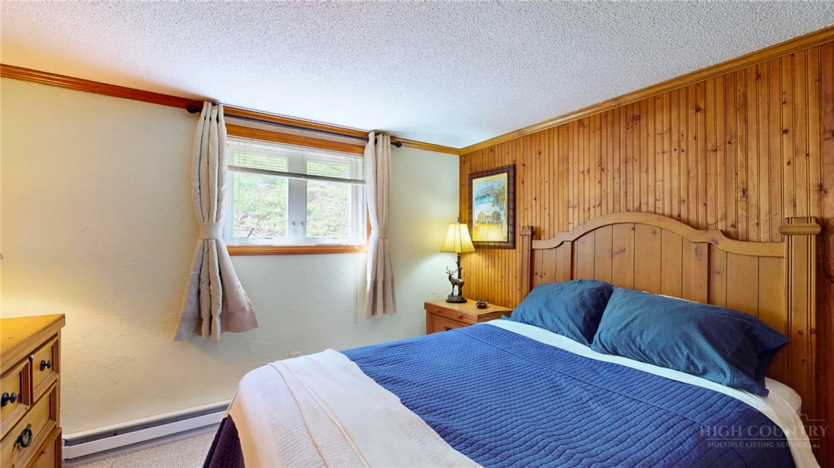 Image number 8 for the current listing