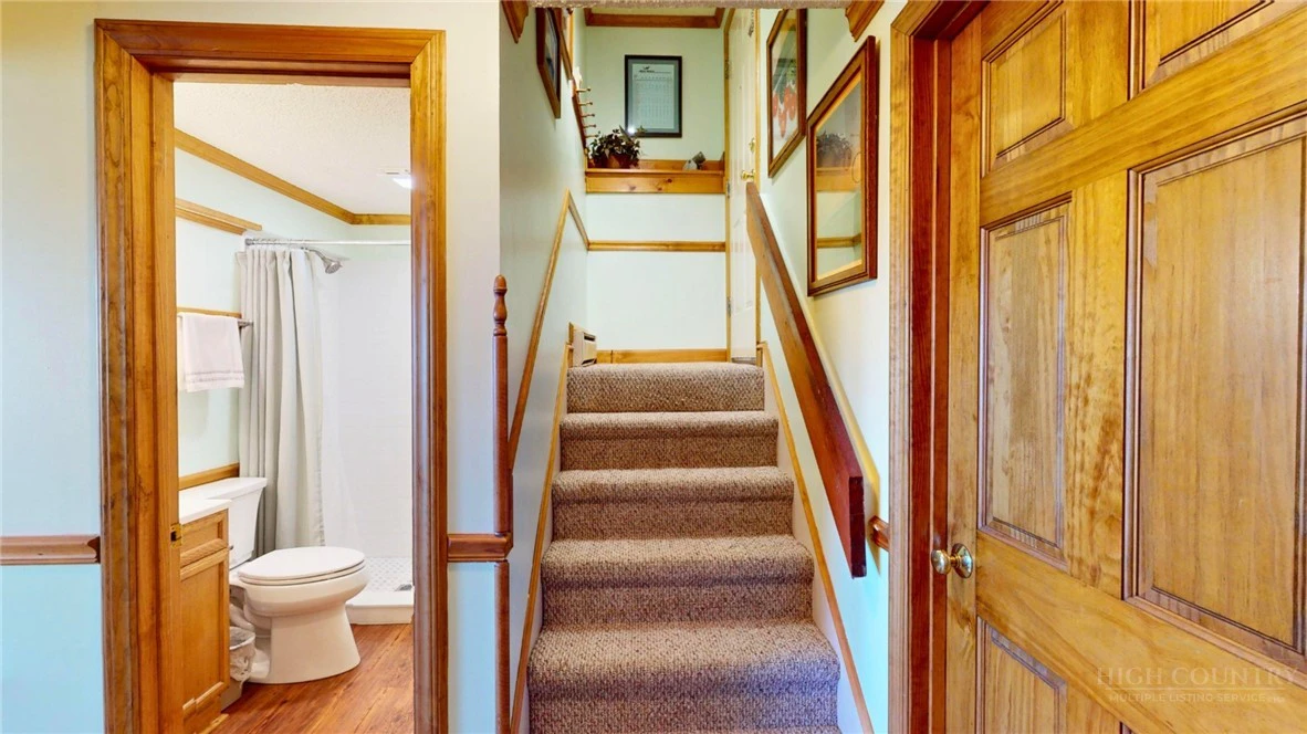 Image number 4 for the current listing
