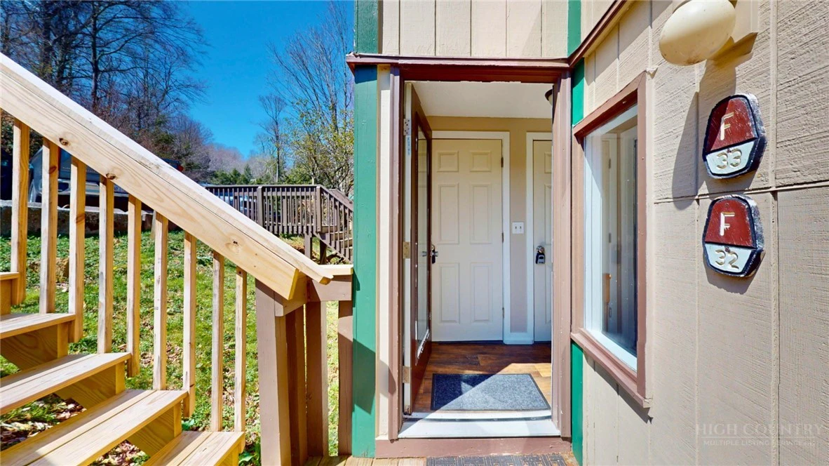 Image number 3 for the current listing