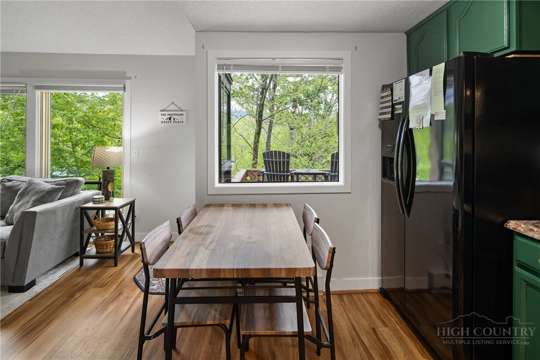 Image number 10 for the current listing