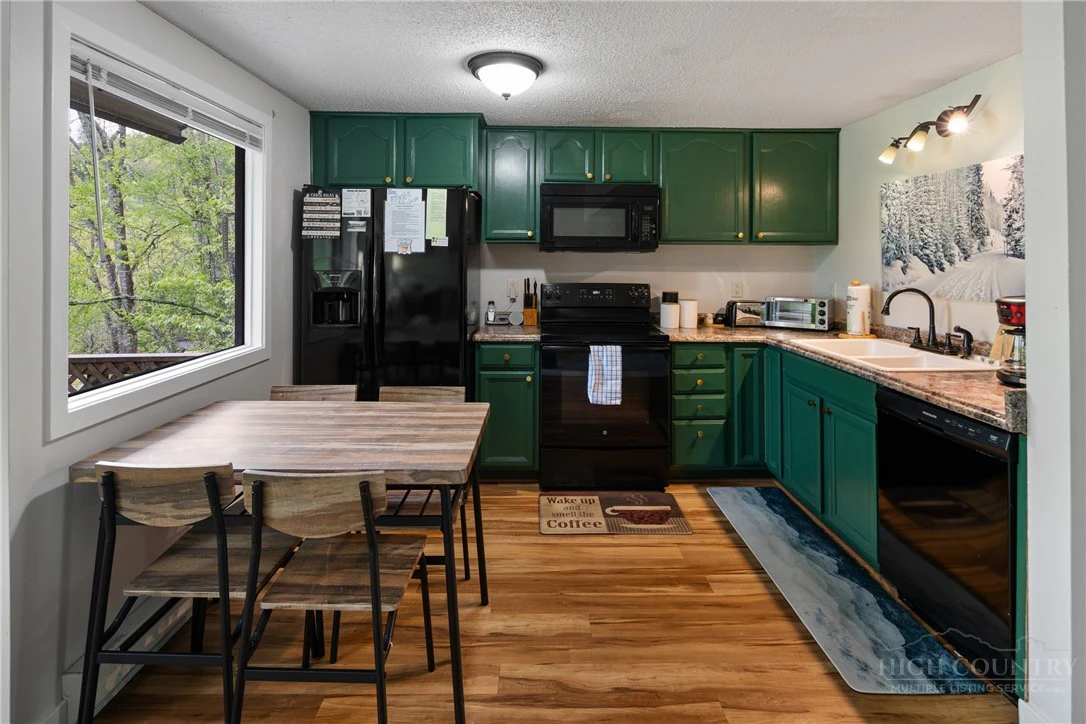Image number 8 for the current listing