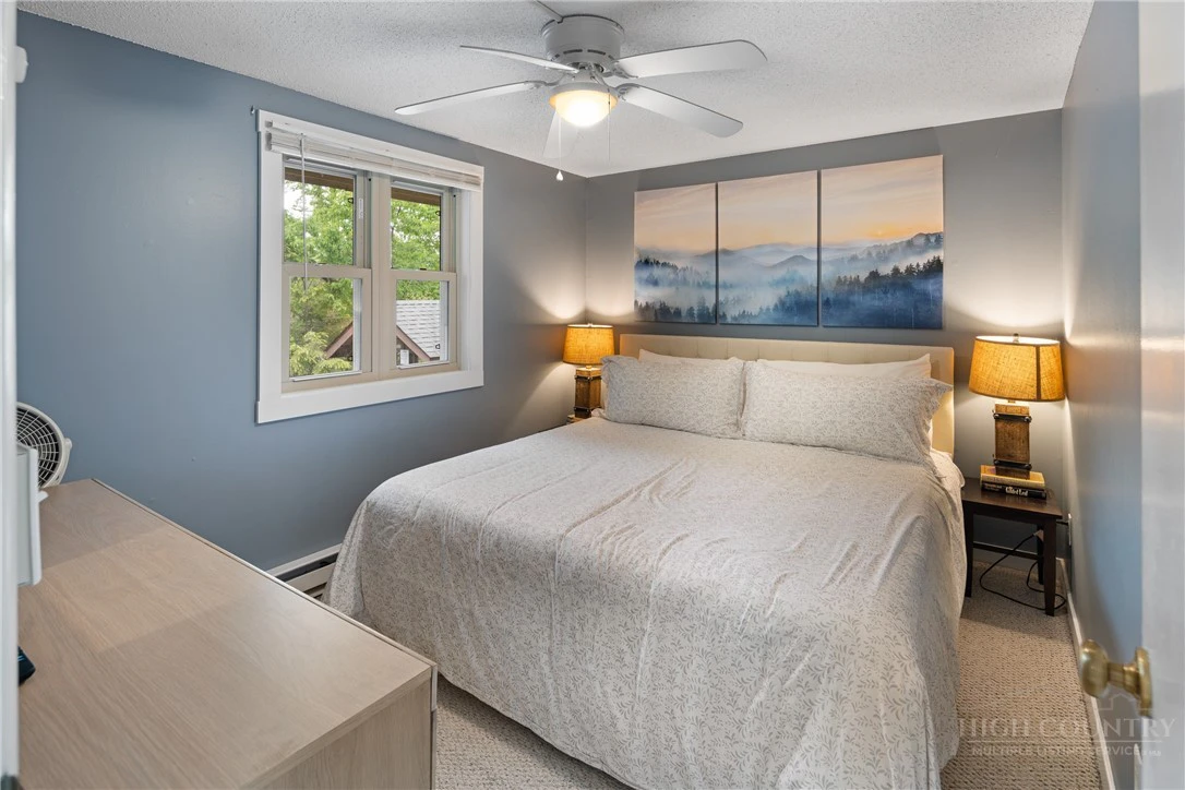 Image number 11 for the current listing