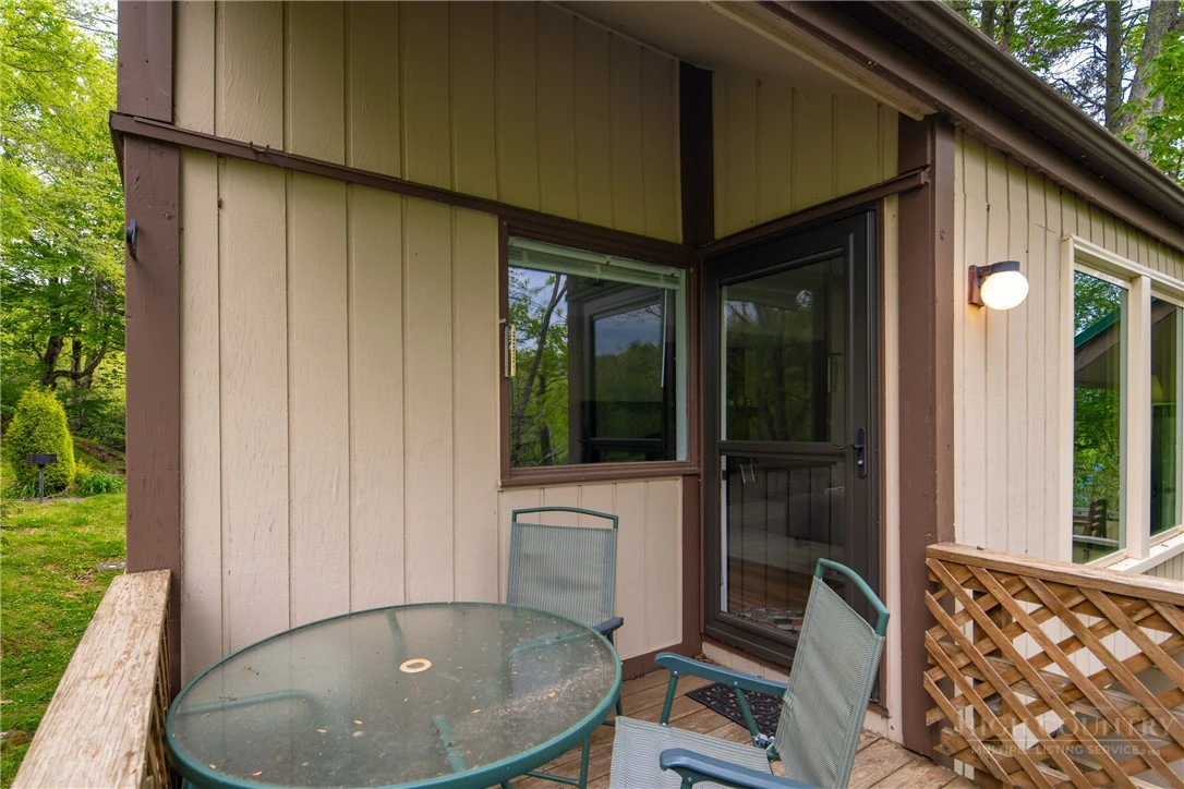 Image number 21 for the current listing