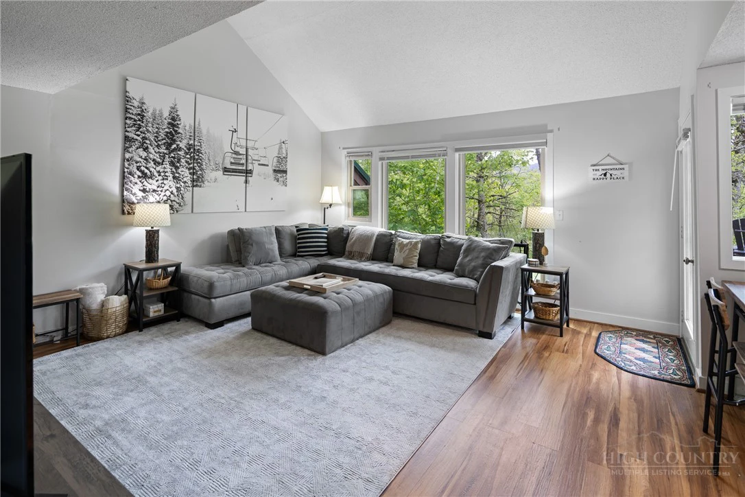 Image number 5 for the current listing