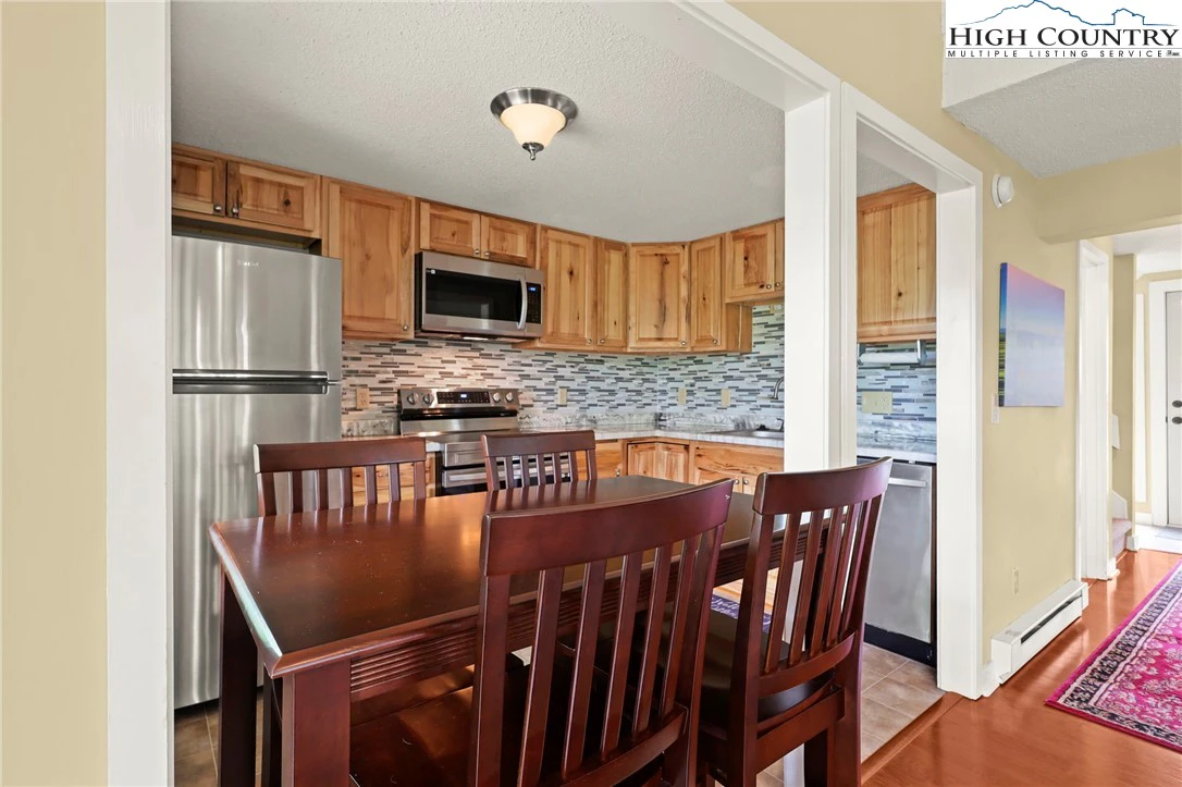 Image number 2 for the current listing