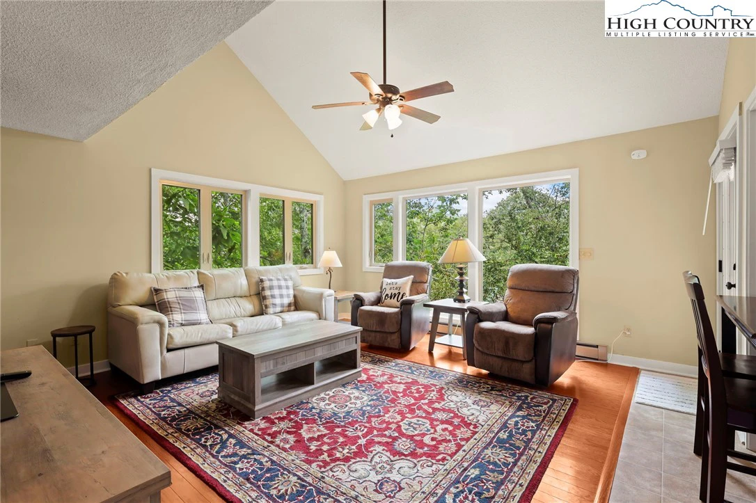 Image number 19 for the current listing