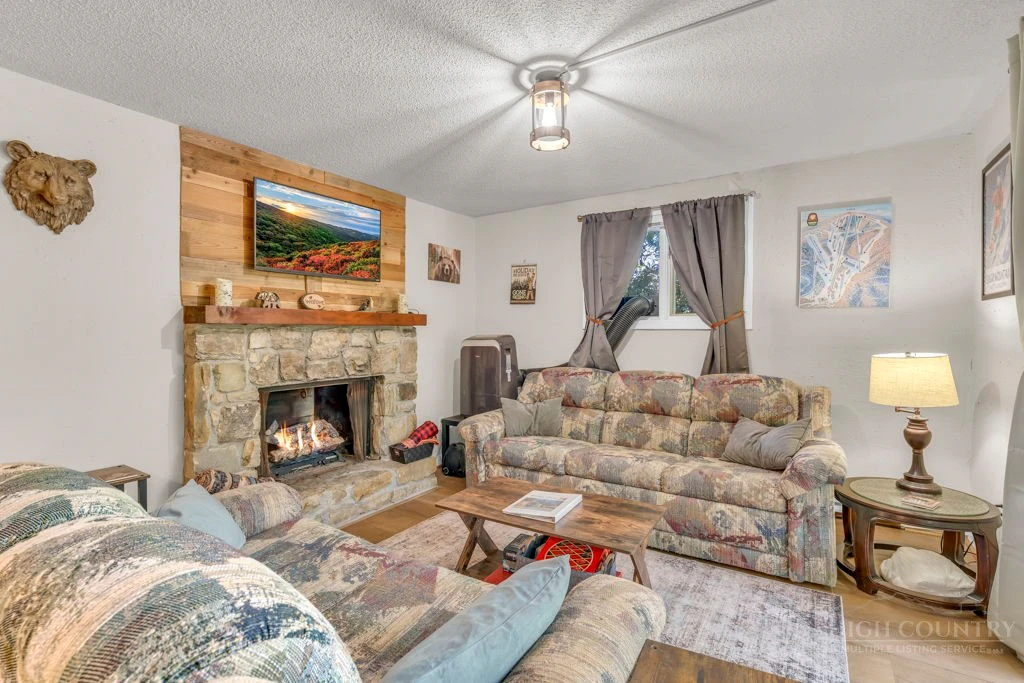Image number 10 for the current listing