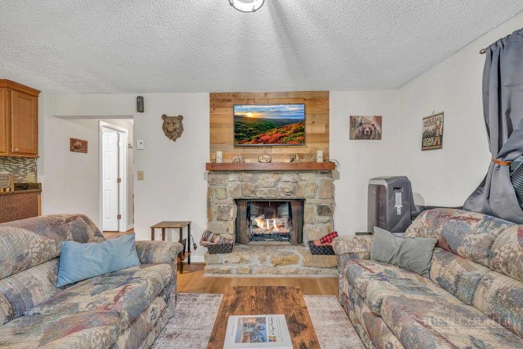 Image number 12 for the current listing