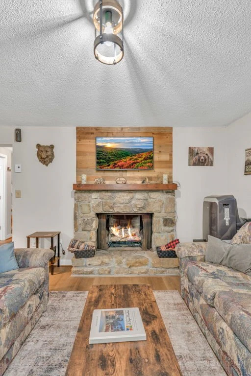 Image number 13 for the current listing