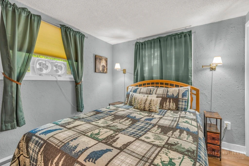 Image number 19 for the current listing