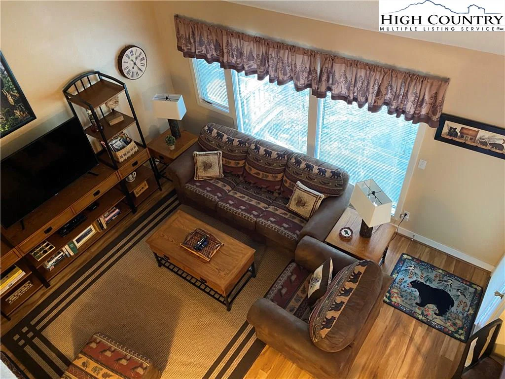 Image number 1 for the current listing
