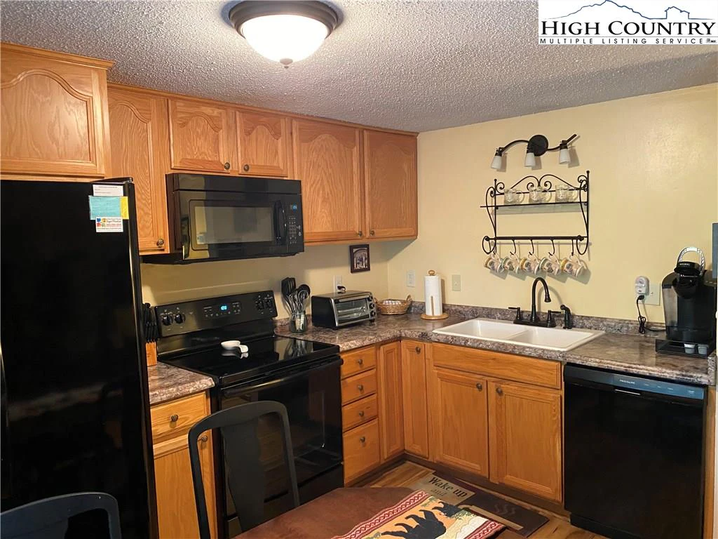 Image number 3 for the current listing