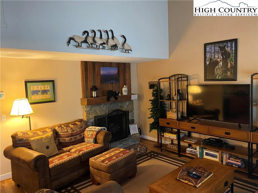 Image number 5 for the current listing