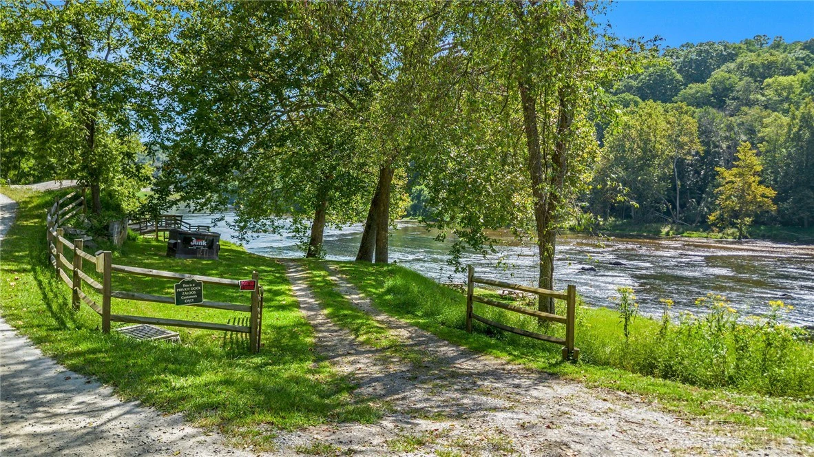 Image number 3 for the current listing