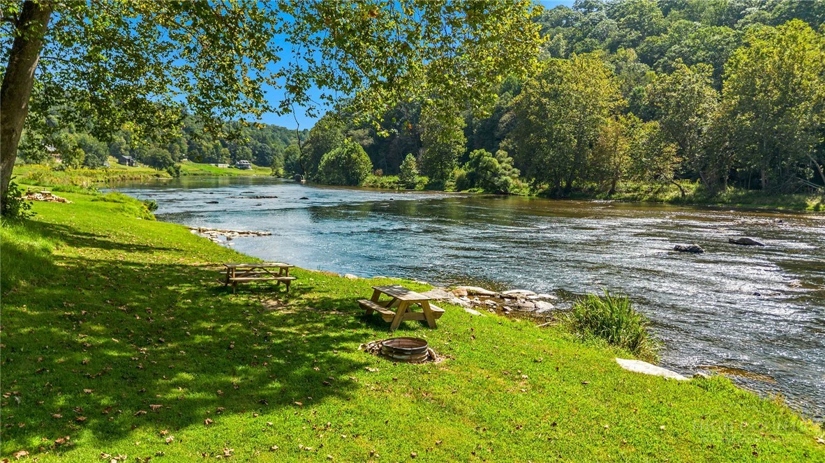Image number 4 for the current listing