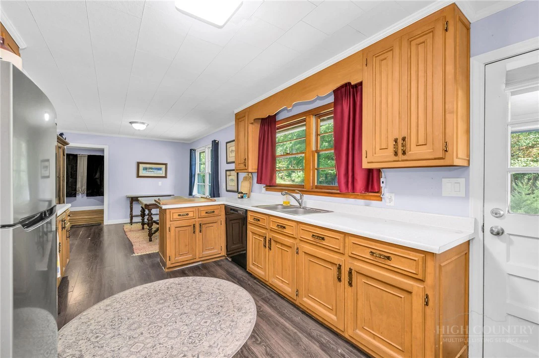 Image number 8 for the current listing