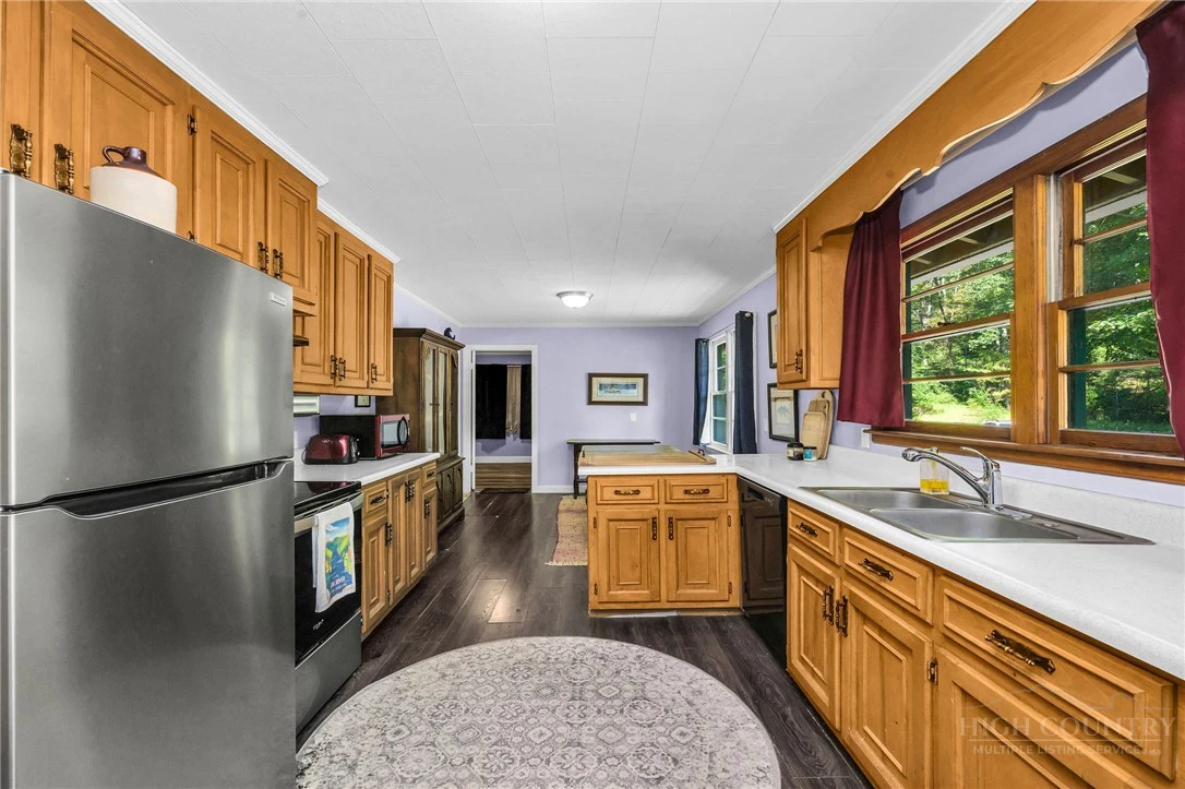 Image number 9 for the current listing