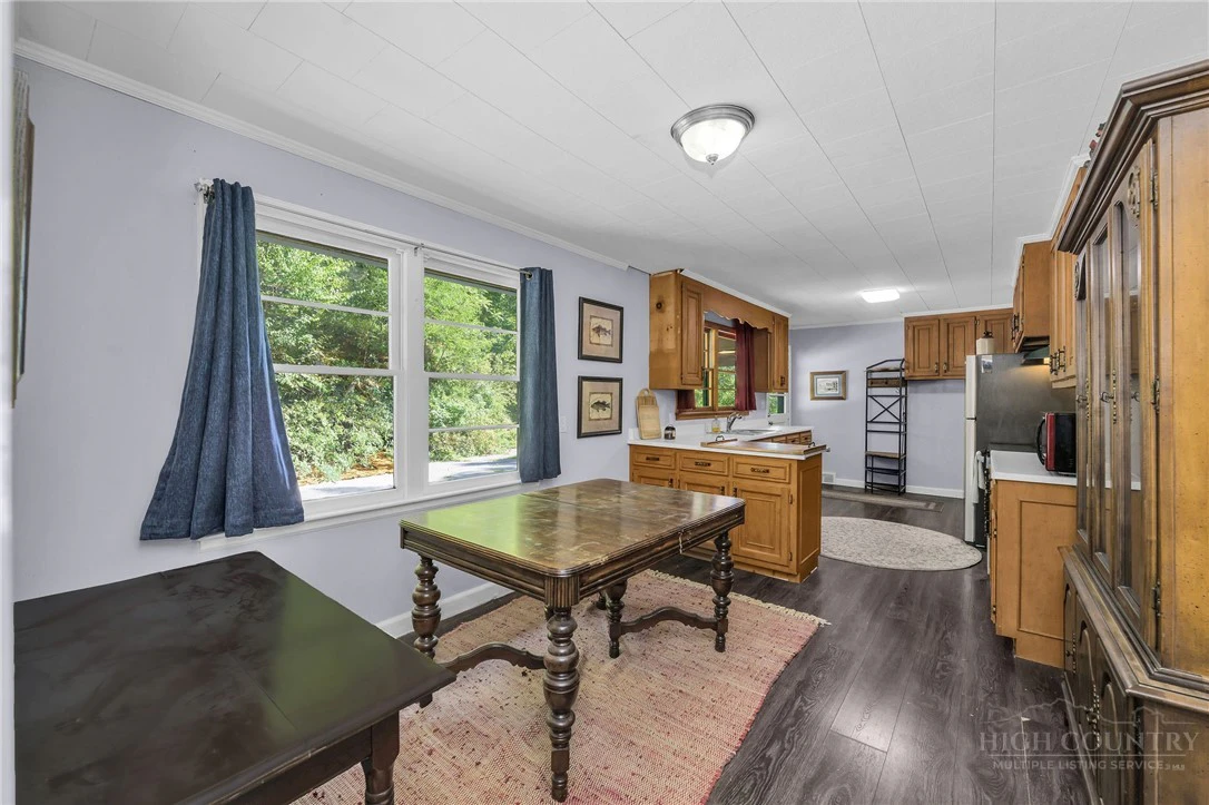 Image number 13 for the current listing