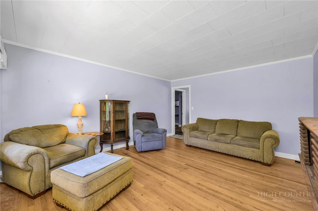 Image number 19 for the current listing