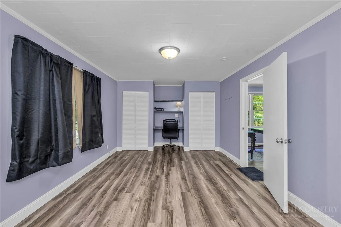 Image number 20 for the current listing
