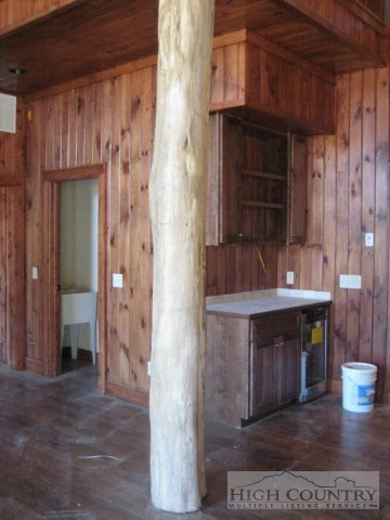 Image number 8 for the current listing