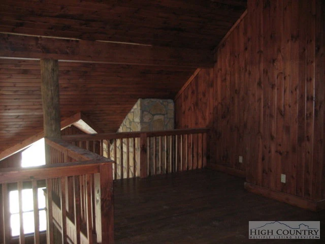 Image number 21 for the current listing