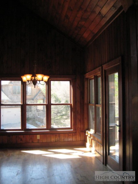 Image number 4 for the current listing