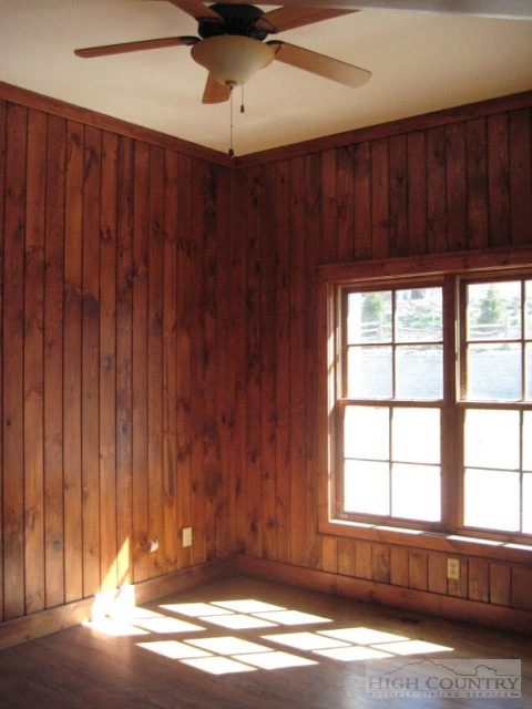 Image number 3 for the current listing