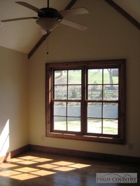 Image number 20 for the current listing