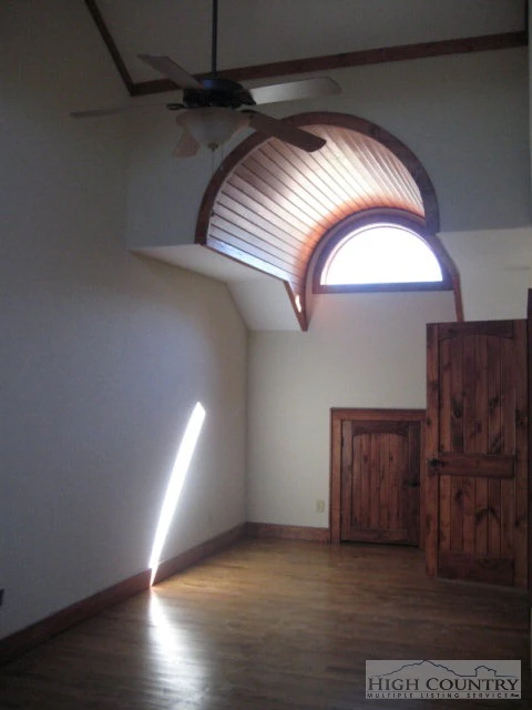Image number 18 for the current listing
