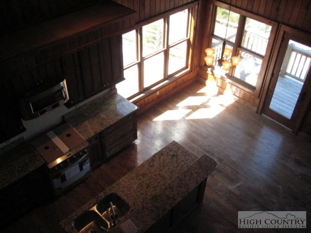 Image number 17 for the current listing