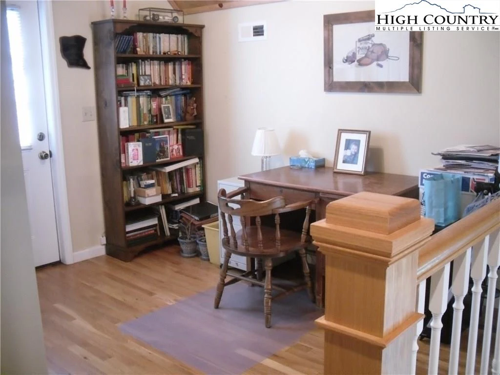 Image number 10 for the current listing