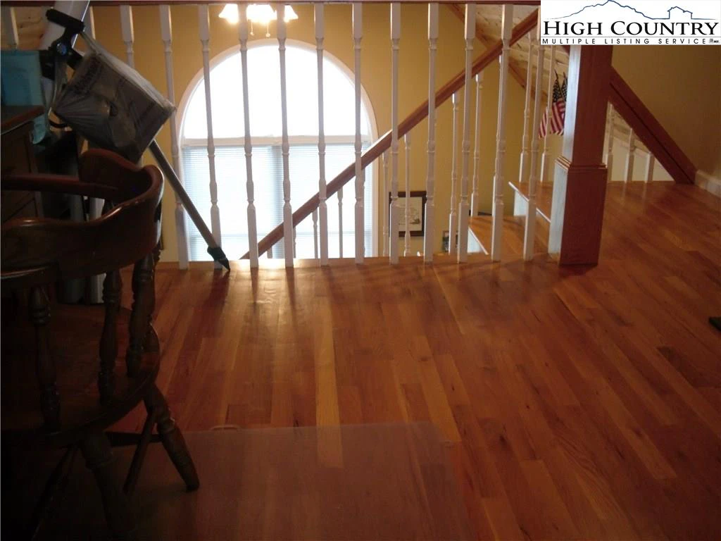Image number 4 for the current listing