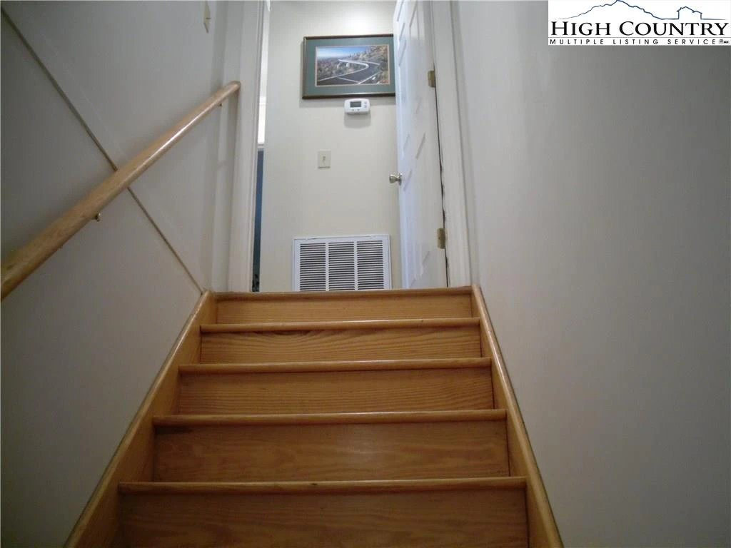 Image number 11 for the current listing