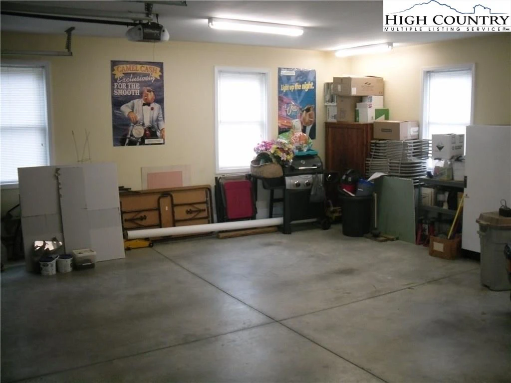 Image number 12 for the current listing