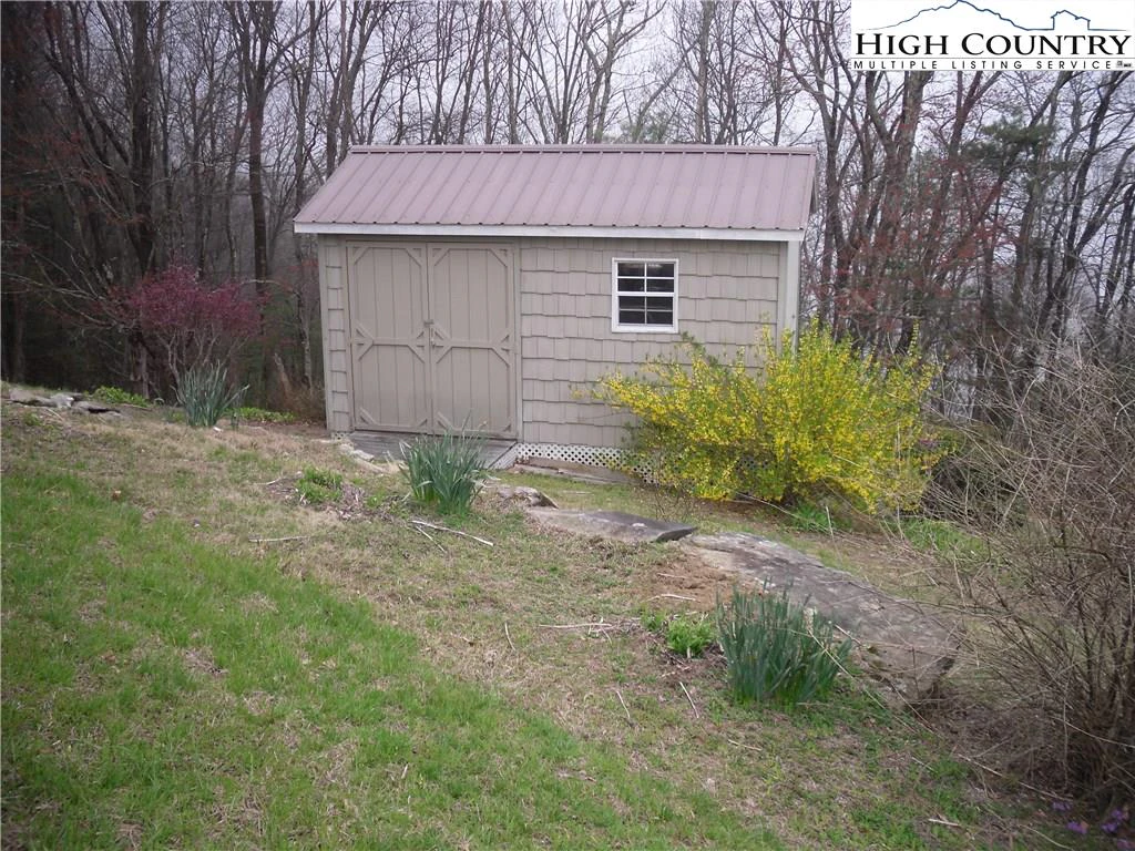 Image number 28 for the current listing