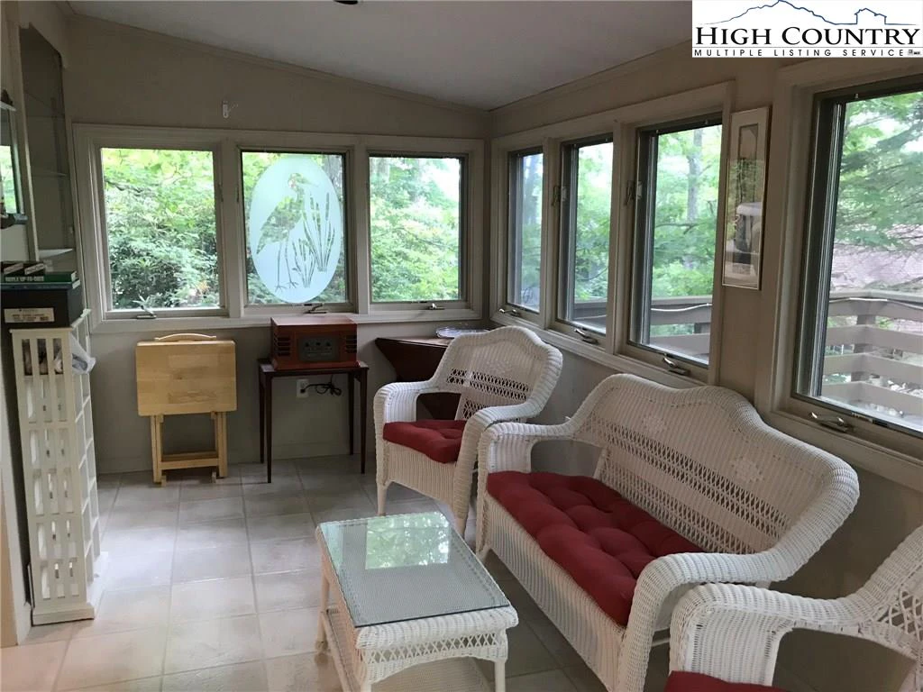 Image number 20 for the current listing