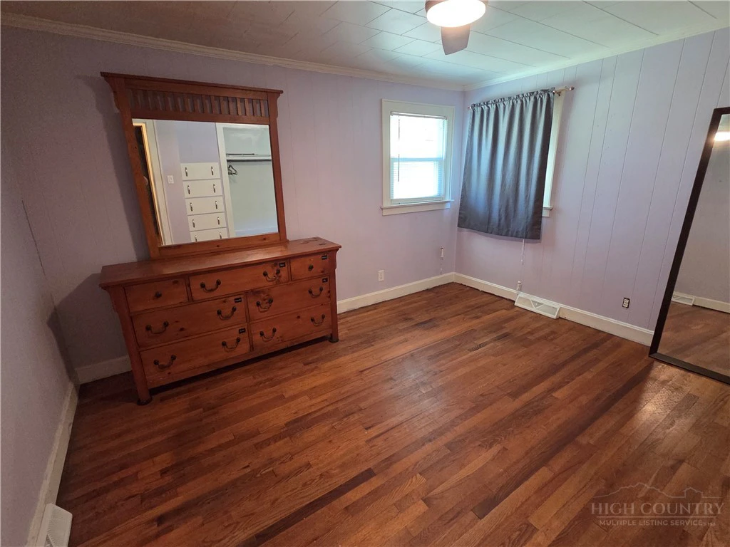 Image number 12 for the current listing