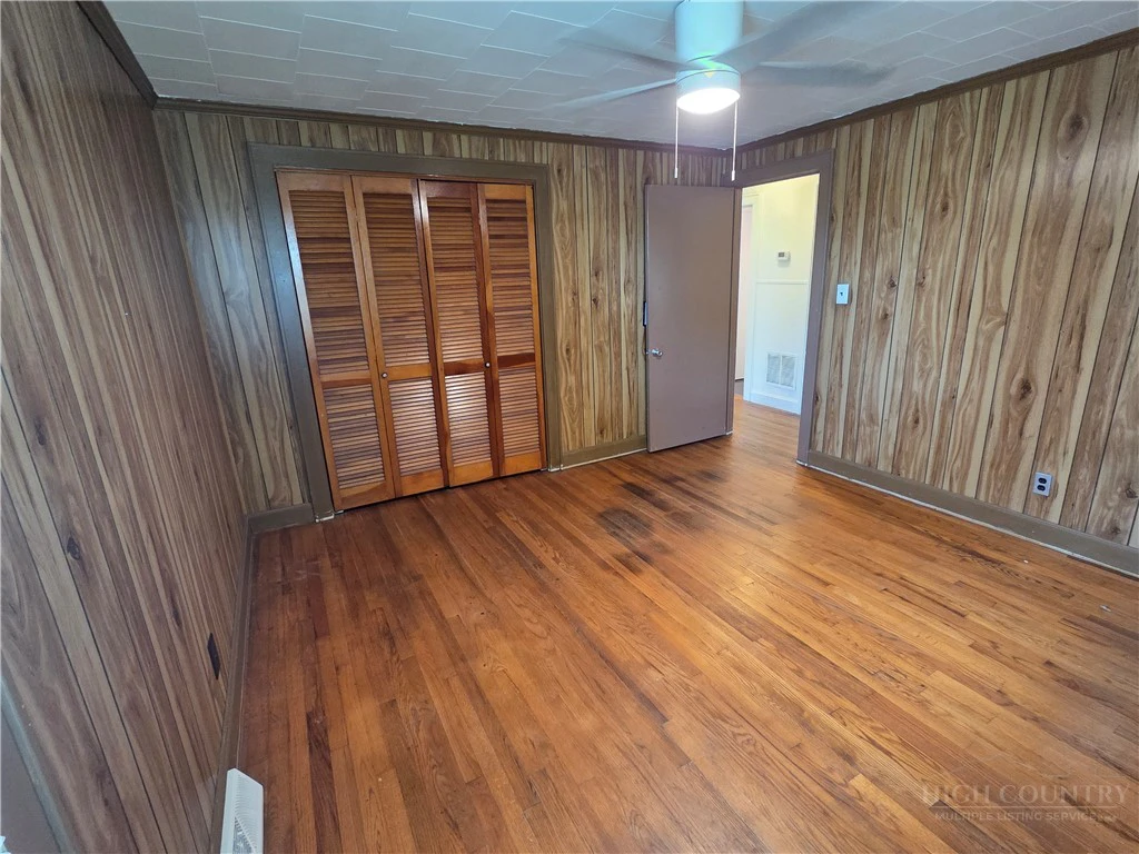 Image number 8 for the current listing