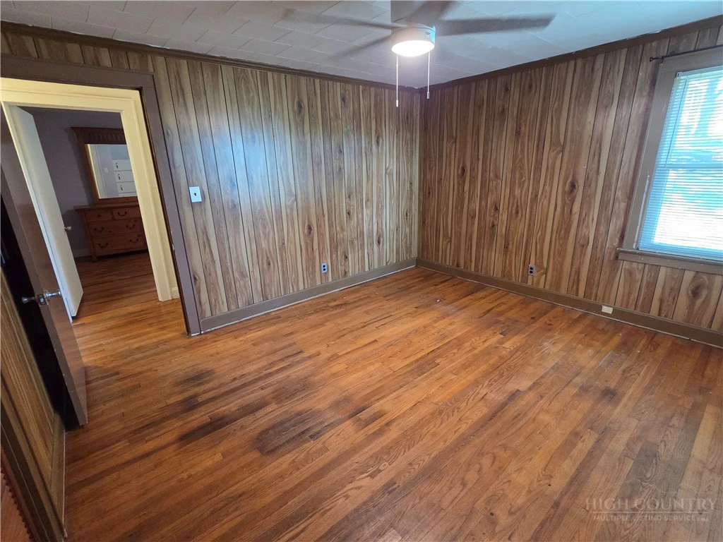 Image number 9 for the current listing