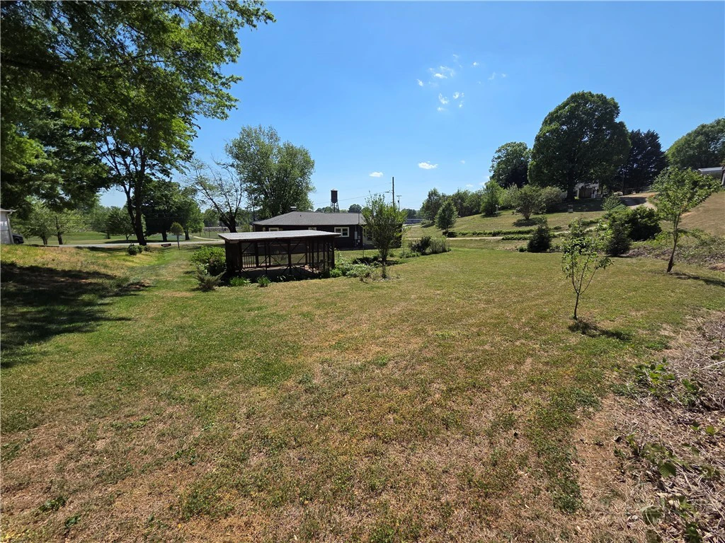 Image number 16 for the current listing