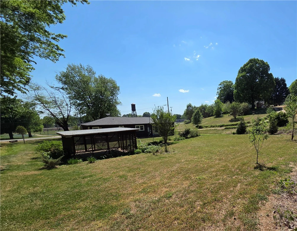 Image number 17 for the current listing