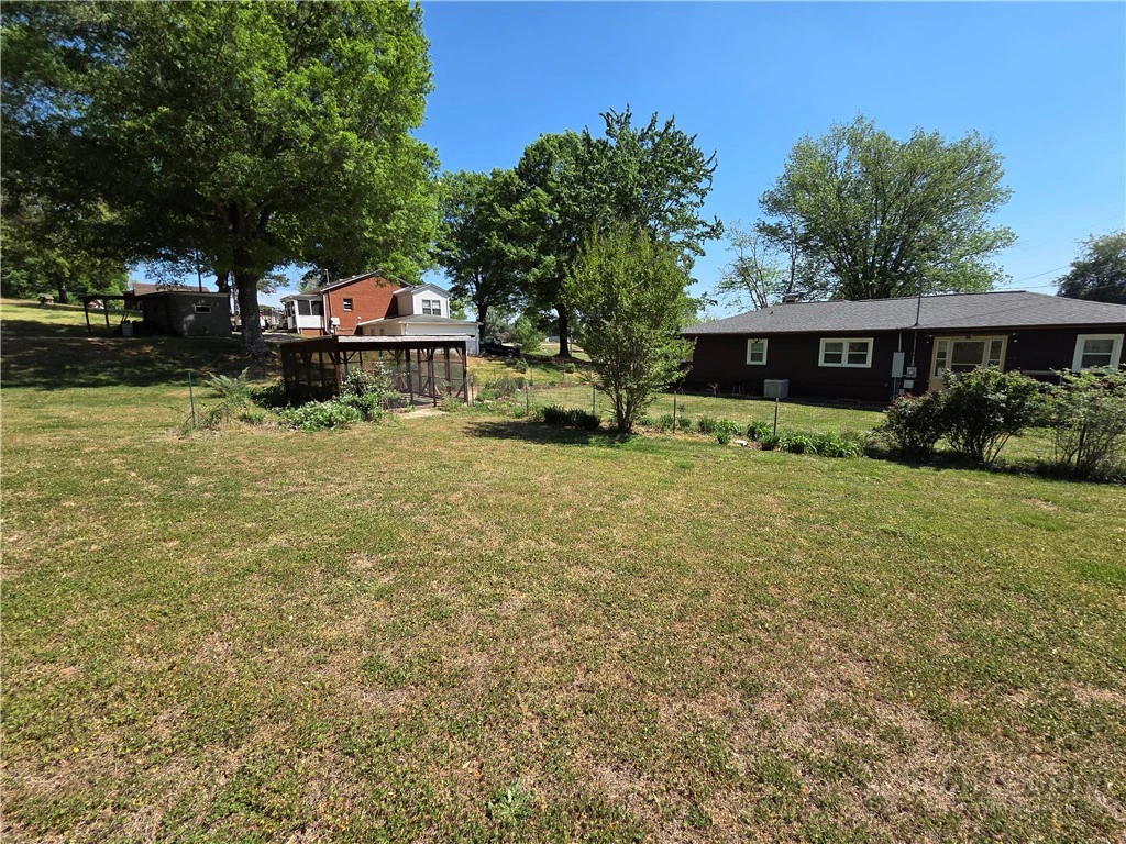 Image number 18 for the current listing